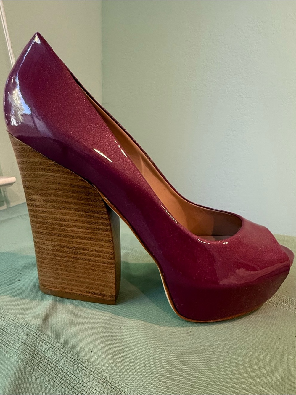 Pour La Victoire Murphy Pump Pearlized Purple Patent 10 Chunky Heel BNIB